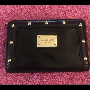 Gently used & in great condition Michael Kors